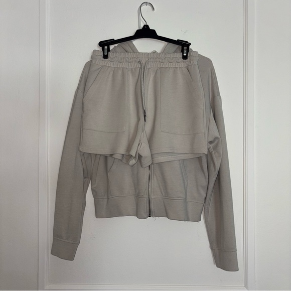 2-Piece Matching Cream Sweatshirt and Sweatshort Set - Picture 1 of 11